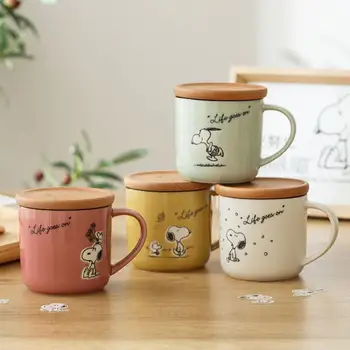 350Ml Snoopy Japonijos Vaikams, Buitinės Keramikos Puodelis su Mediniu Dangčiu 4Styles Kawaii Anime Mados Ins Biuro Darbuotojas Kavos Puodelio